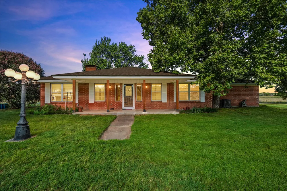 729 HCR 2224 E Aquilla, TX 76622