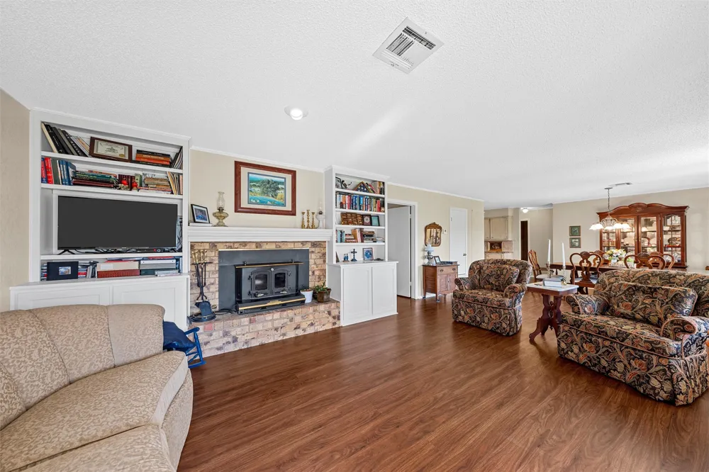 729 HCR 2224 E Aquilla, TX 76622