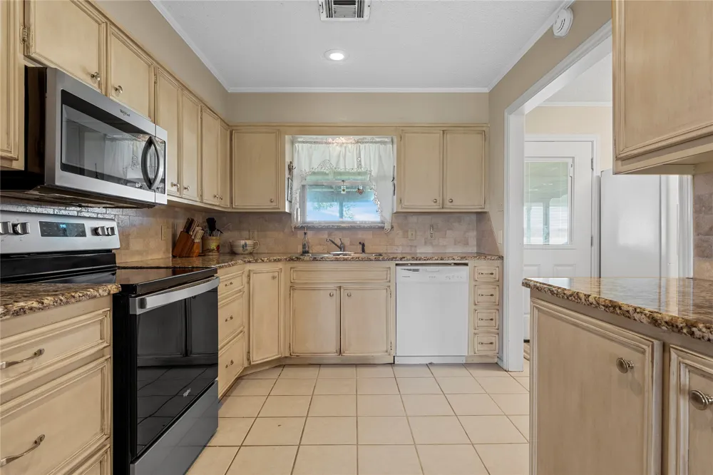 729 HCR 2224 E Aquilla, TX 76622