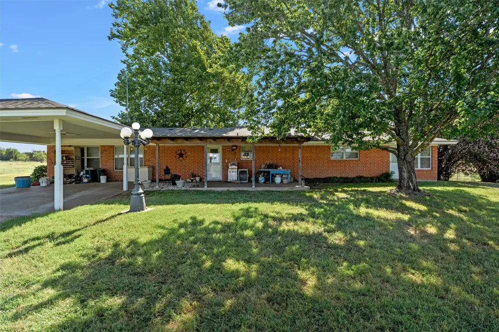 729 HCR 2224 E Aquilla, TX 76622