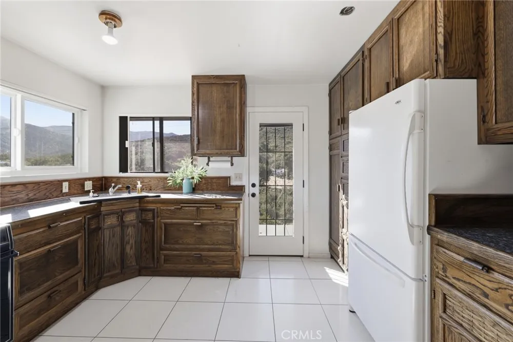 38735 San Francisquito Canyon Road Green Valley, CA 91390