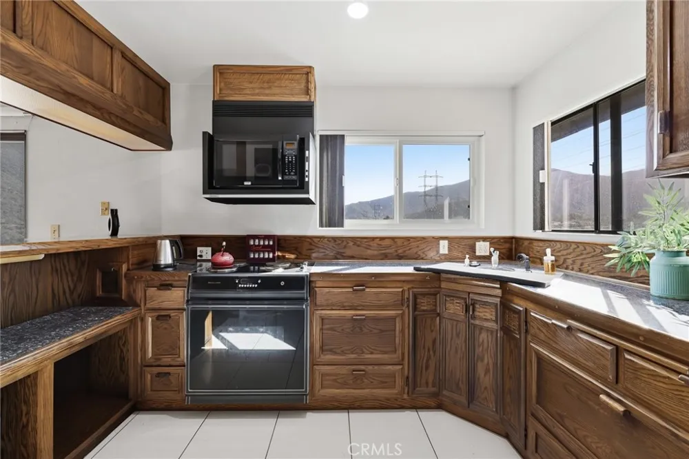 38735 San Francisquito Canyon Road Green Valley, CA 91390