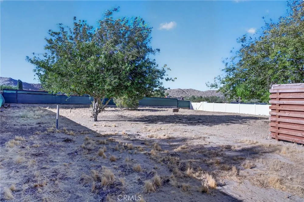 16021 Wells Fargo Lake Los Angeles, CA 93591