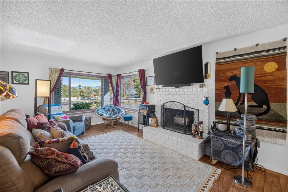 16021 Wells Fargo Lake Los Angeles, CA 93591