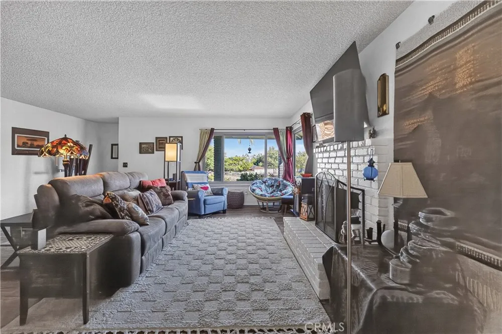 16021 Wells Fargo Lake Los Angeles, CA 93591