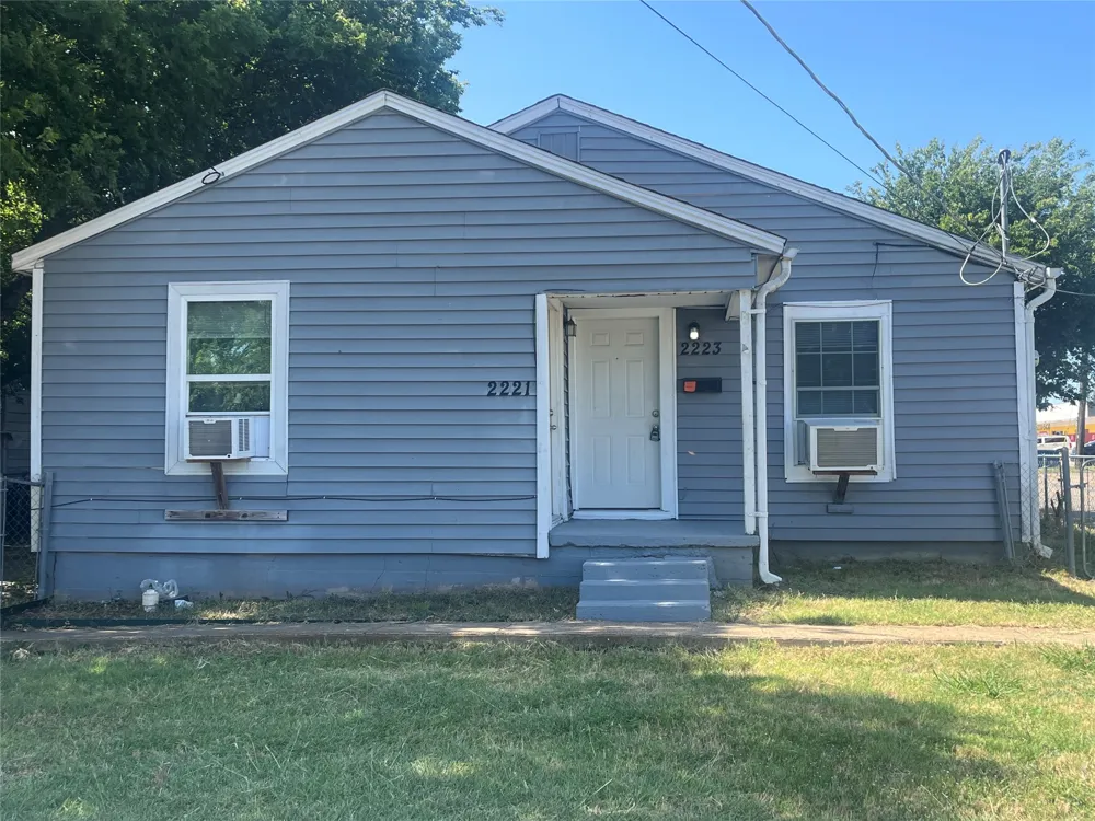 2223 Houston Street Grand Prairie, TX 75050