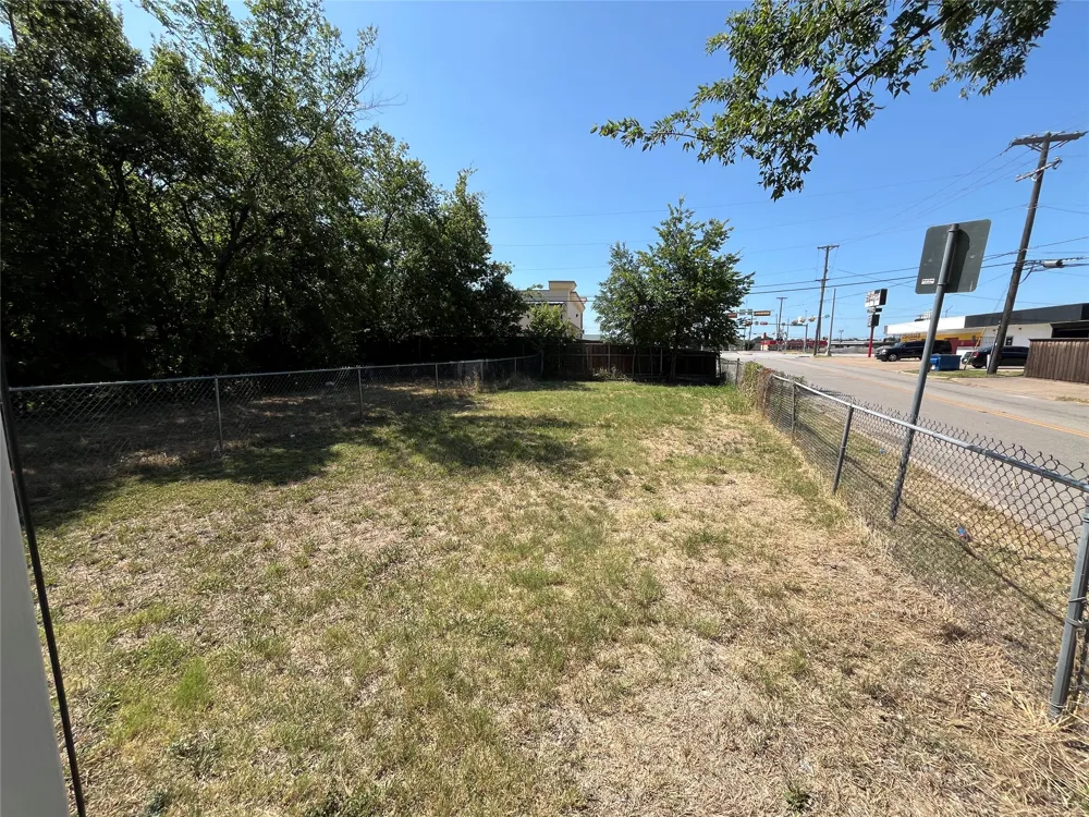 2223 Houston Street Grand Prairie, TX 75050