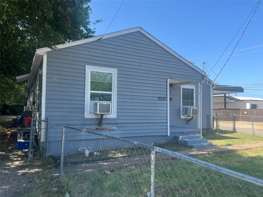 2223 Houston Street Grand Prairie, TX 75050