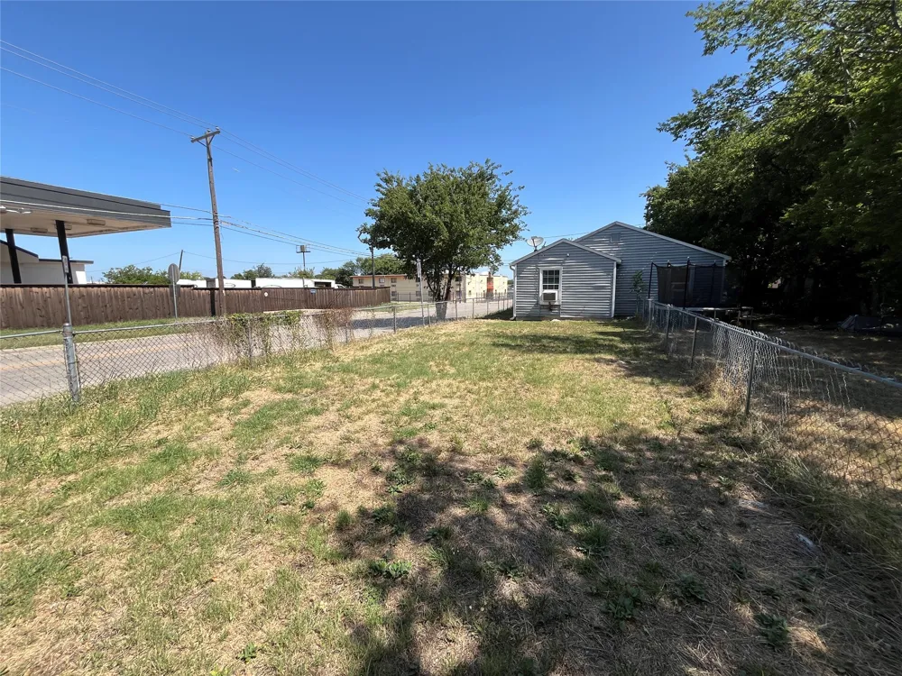 2223 Houston Street Grand Prairie, TX 75050