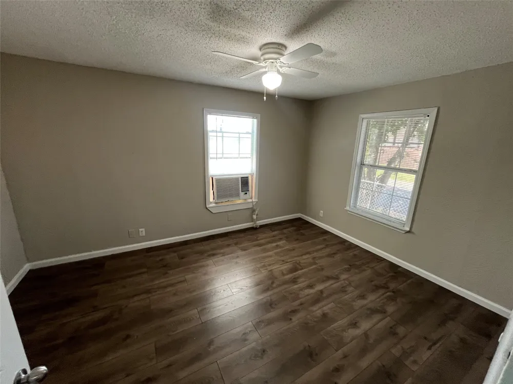 2223 Houston Street Grand Prairie, TX 75050