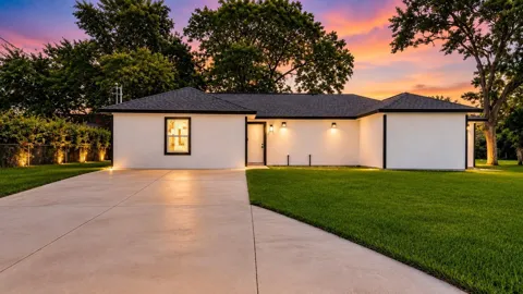1206 Pinewood Lane