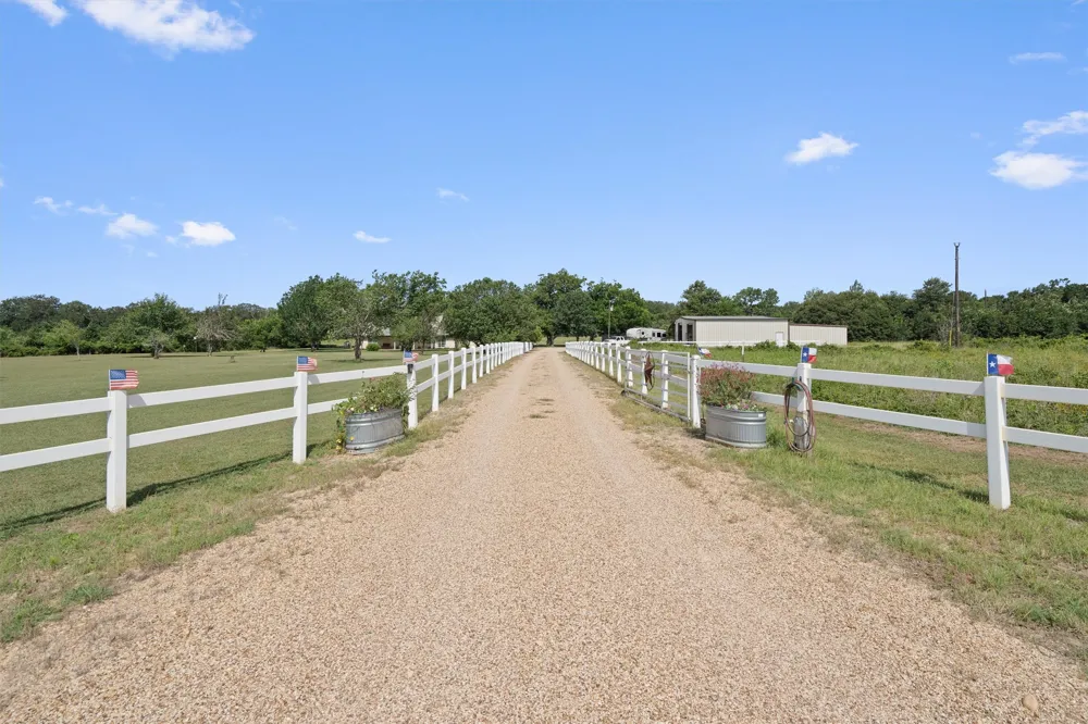 1172 County Road 418 Thorndale, TX 76577