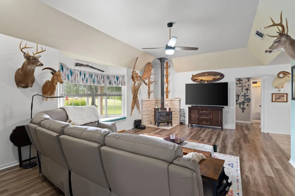 1172 County Road 418 Thorndale, TX 76577