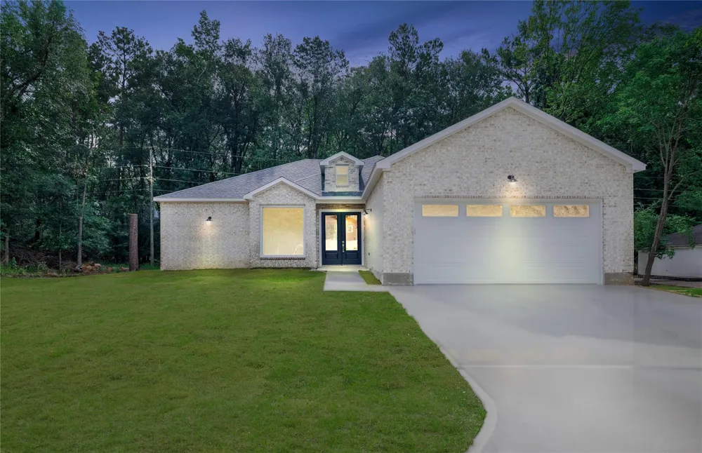 1049 Broadmoor Drive Huntsville, TX 77340