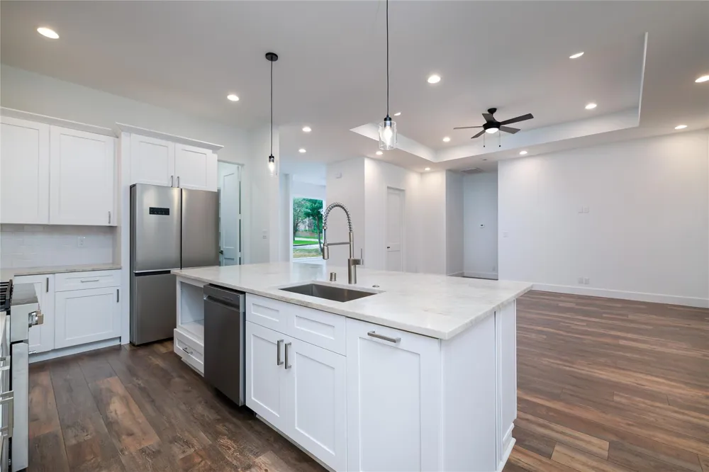 1049 Broadmoor Drive Huntsville, TX 77340