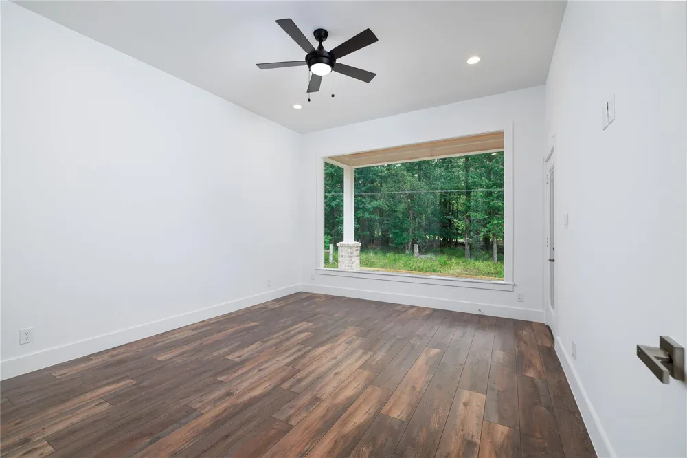 1049 Broadmoor Drive Huntsville, TX 77340