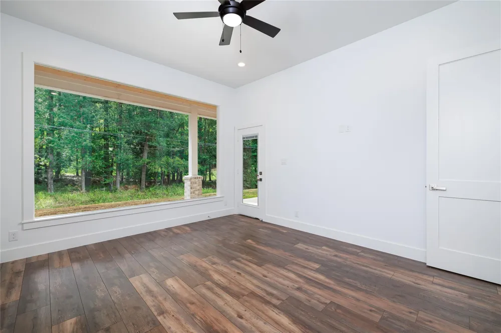 1049 Broadmoor Drive Huntsville, TX 77340