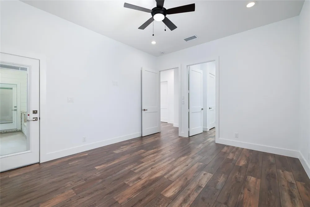 1049 Broadmoor Drive Huntsville, TX 77340