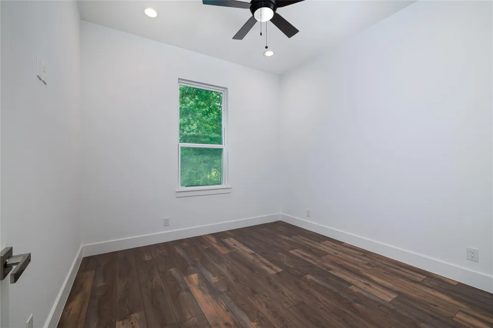 1049 Broadmoor Drive Huntsville, TX 77340