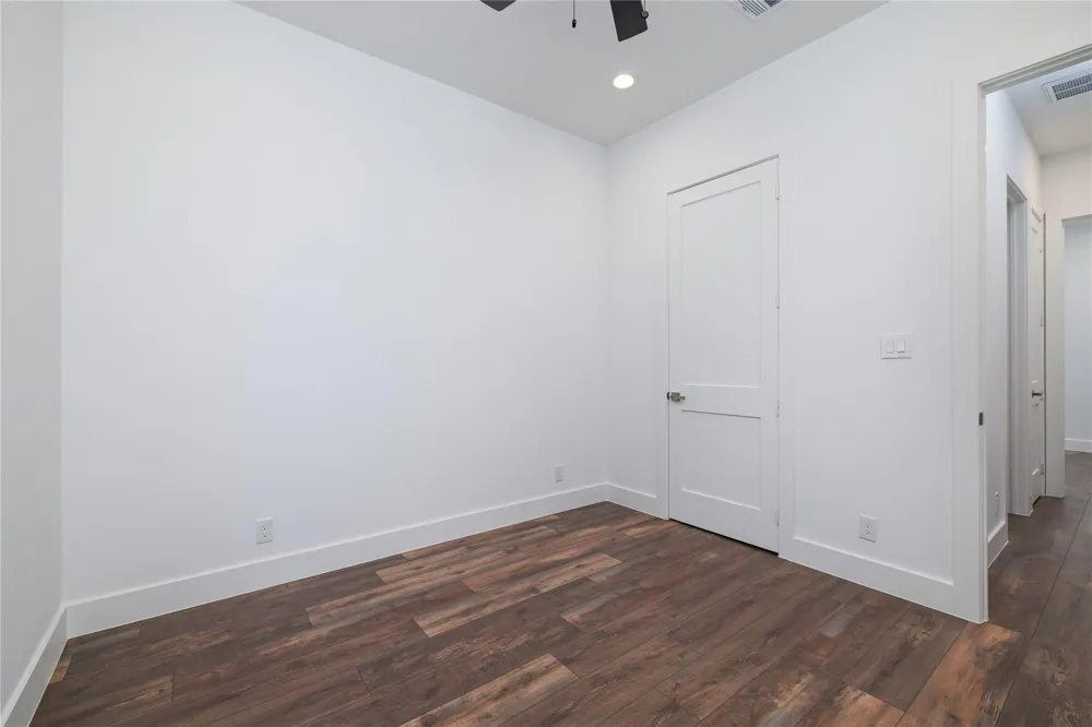 1049 Broadmoor Drive Huntsville, TX 77340