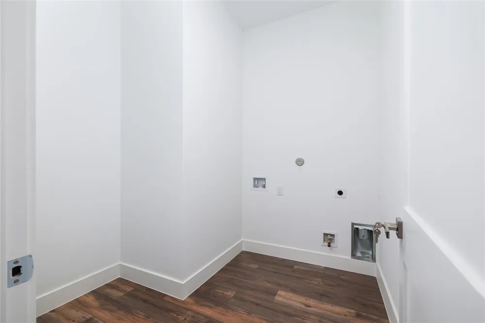1049 Broadmoor Drive Huntsville, TX 77340