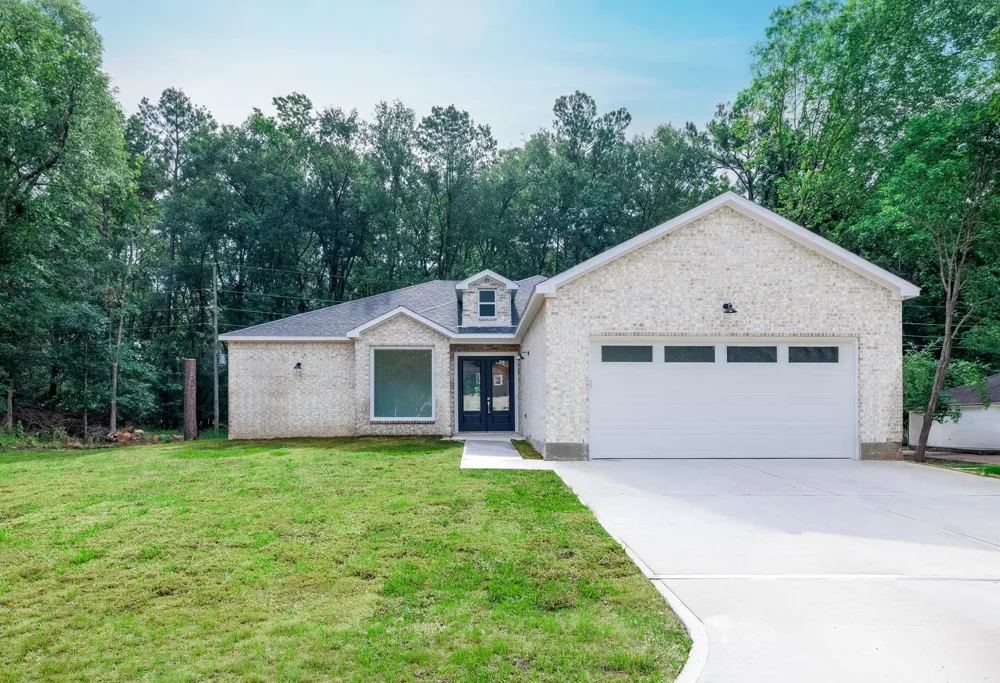 1049 Broadmoor Drive Huntsville, TX 77340