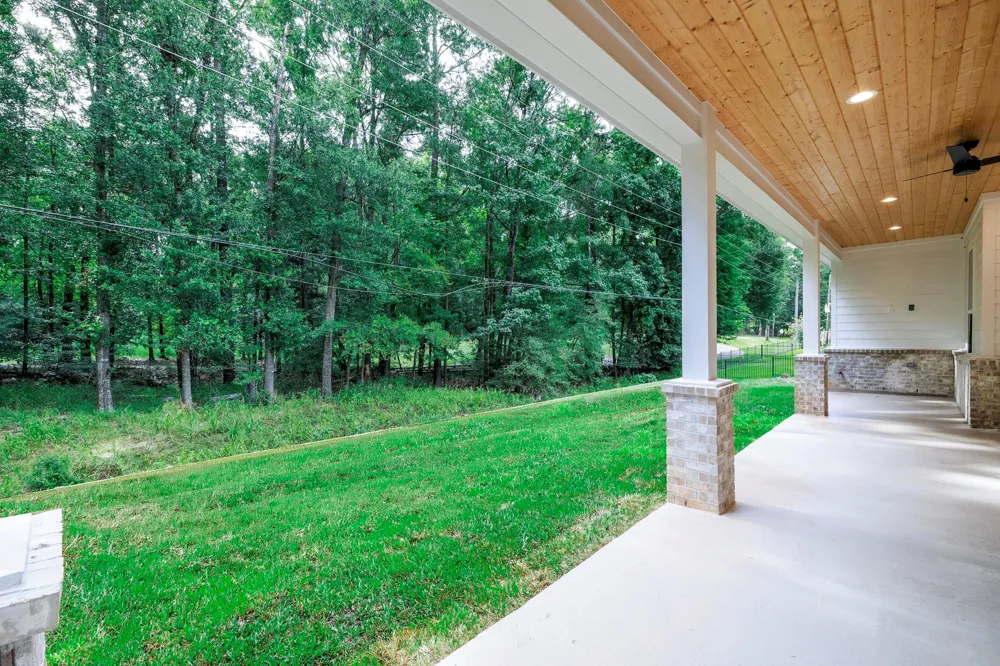 1049 Broadmoor Drive Huntsville, TX 77340