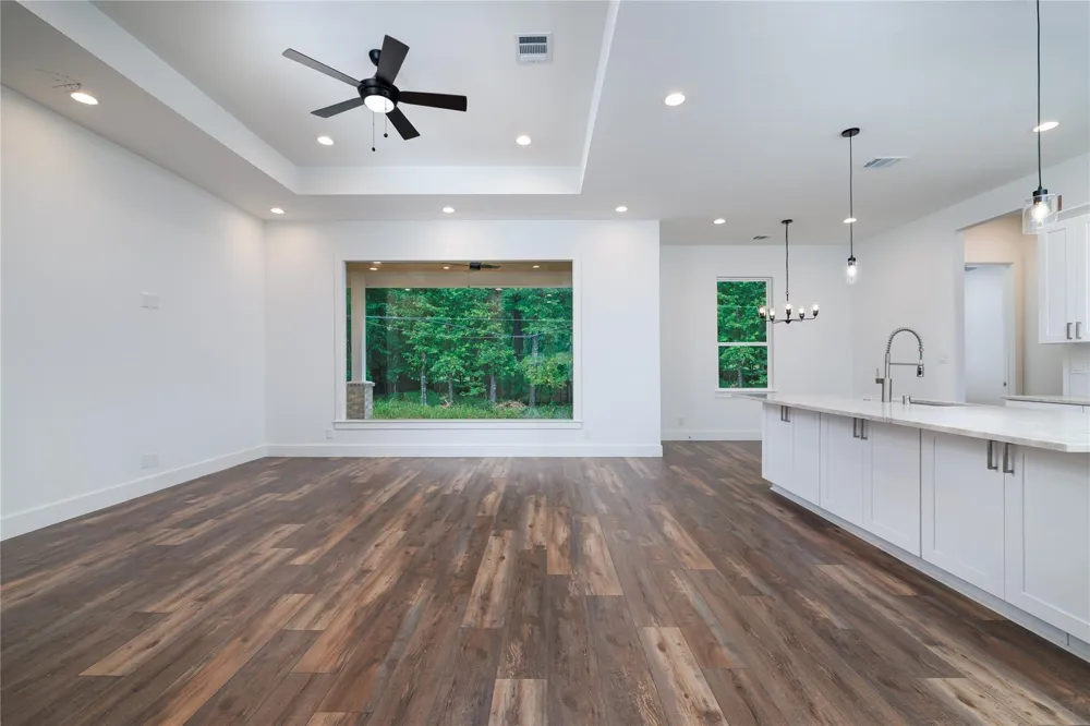 1049 Broadmoor Drive Huntsville, TX 77340