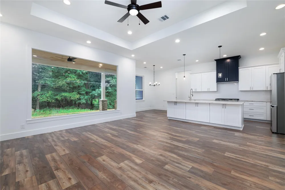 1049 Broadmoor Drive Huntsville, TX 77340