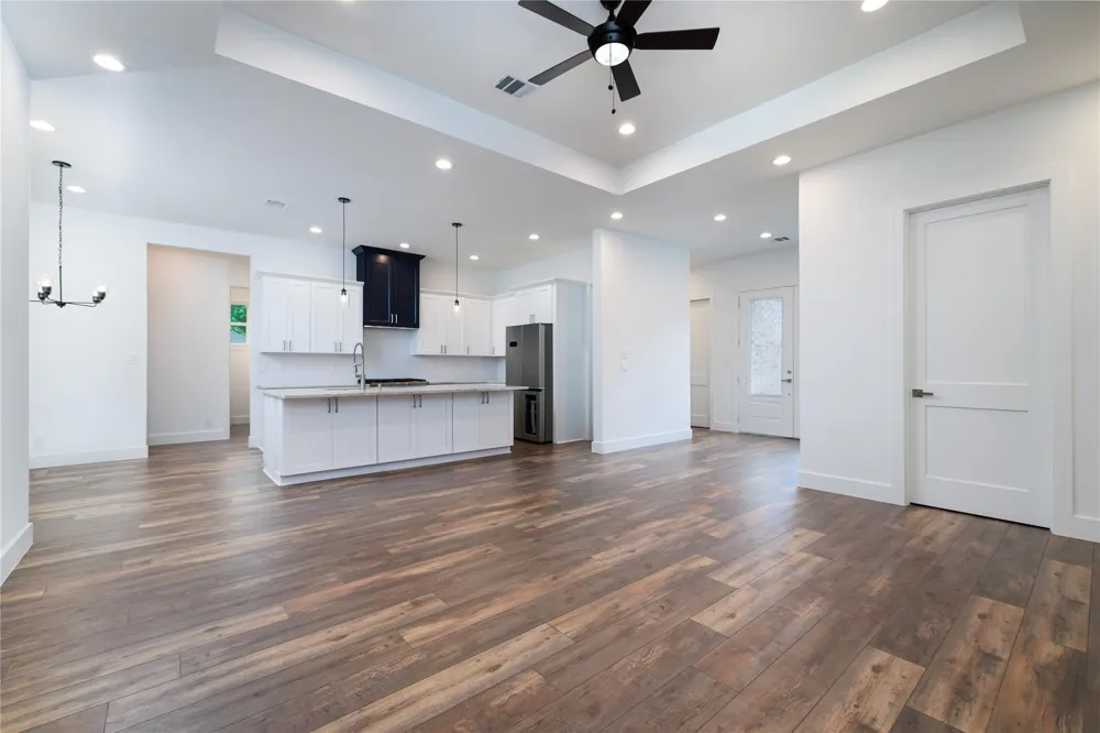 1049 Broadmoor Drive Huntsville, TX 77340