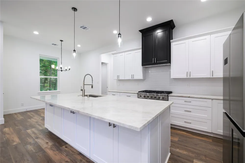 1049 Broadmoor Drive Huntsville, TX 77340