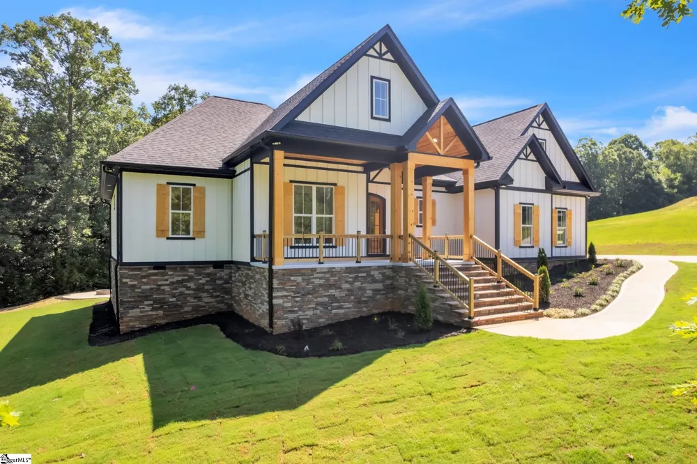 574 Paramount Drive Seneca, SC 29678