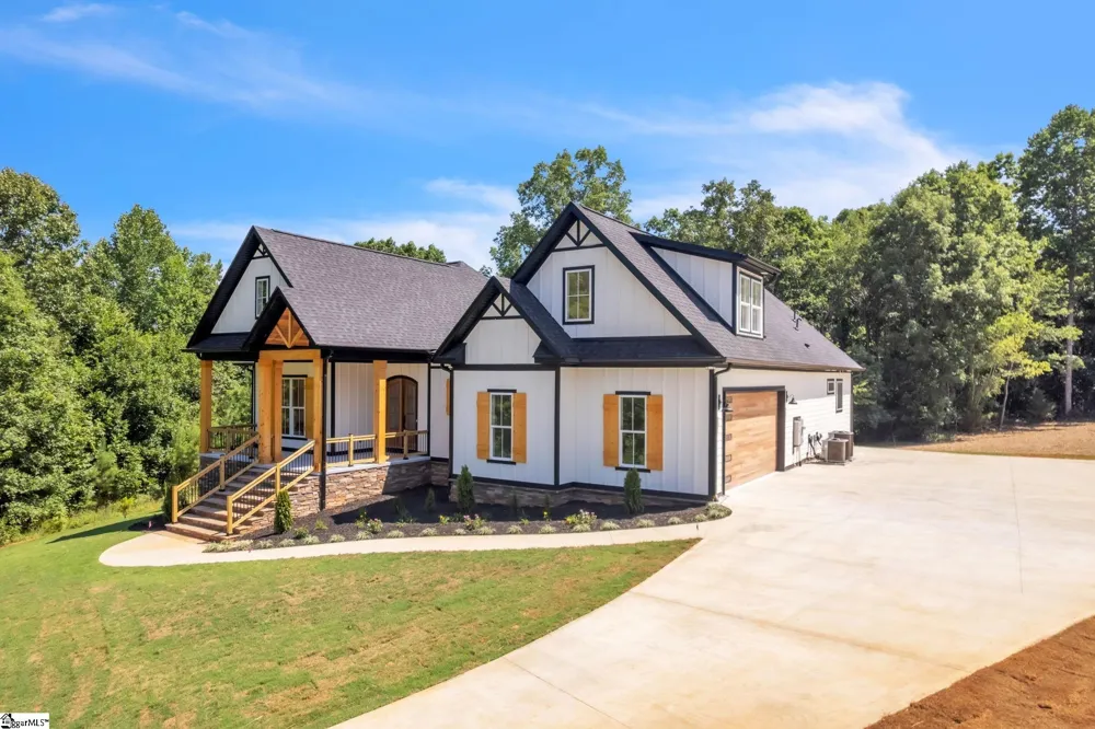 574 Paramount Drive Seneca, SC 29678