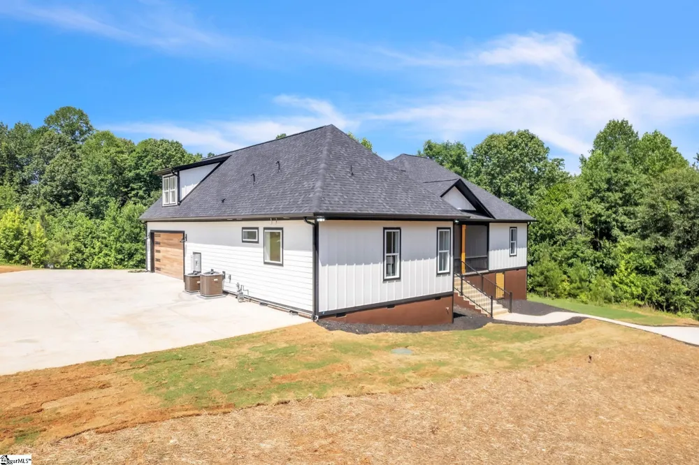 574 Paramount Drive Seneca, SC 29678