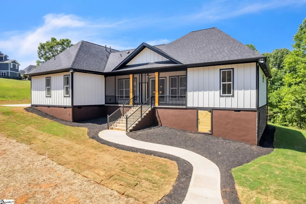 574 Paramount Drive Seneca, SC 29678