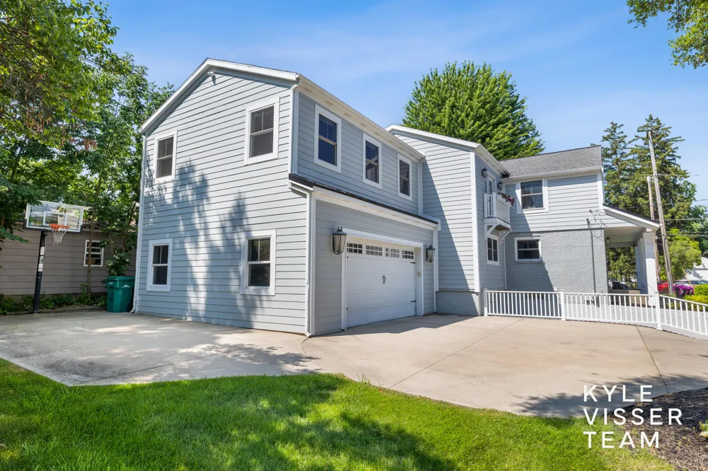 2412 Lake Drive SE East Grand Rapids City, MI 49506