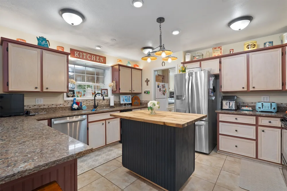 1172 County Road 418 Thorndale, TX 76577
