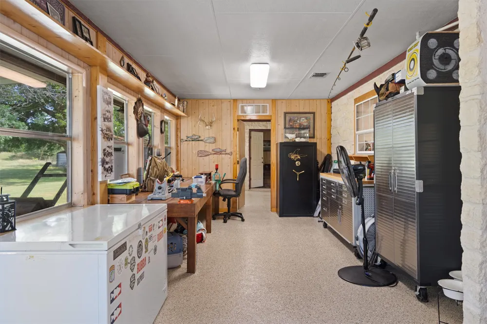 1172 County Road 418 Thorndale, TX 76577