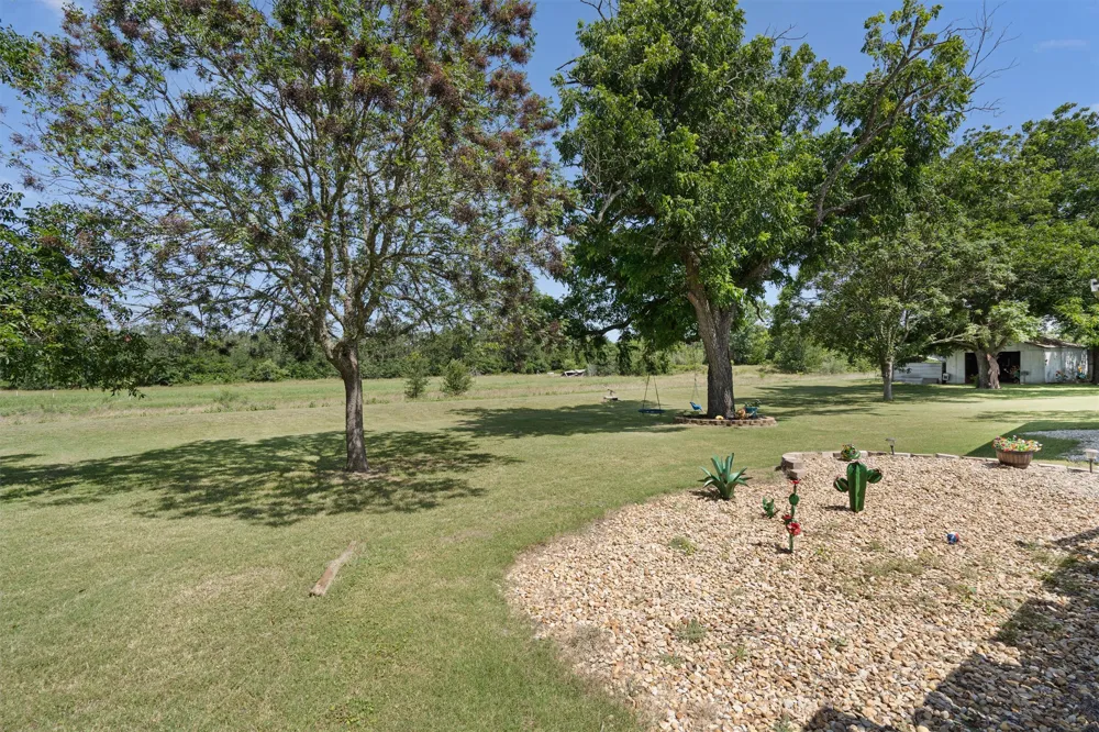 1172 County Road 418 Thorndale, TX 76577