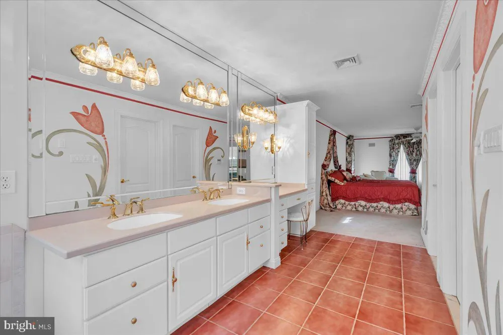 735 HARTFORD ROAD Moorestown, NJ 08057