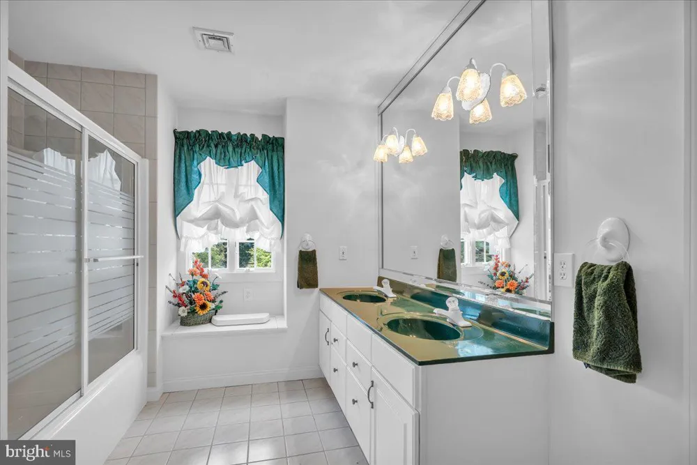 735 HARTFORD ROAD Moorestown, NJ 08057
