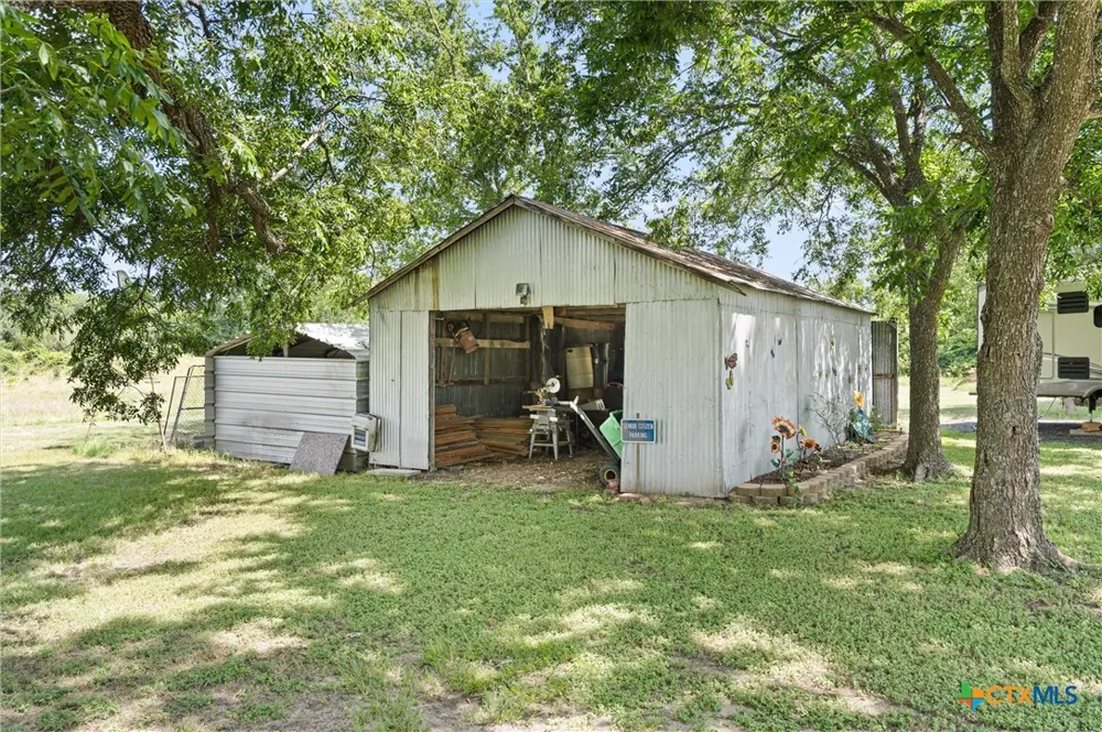 1172 County Road 418 Thorndale, TX 76577