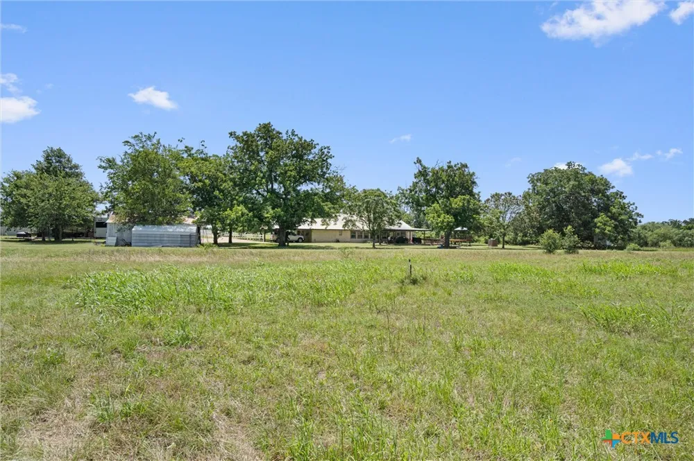 1172 County Road 418 Thorndale, TX 76577