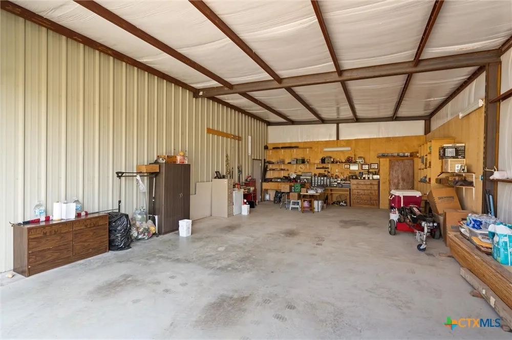 1172 County Road 418 Thorndale, TX 76577