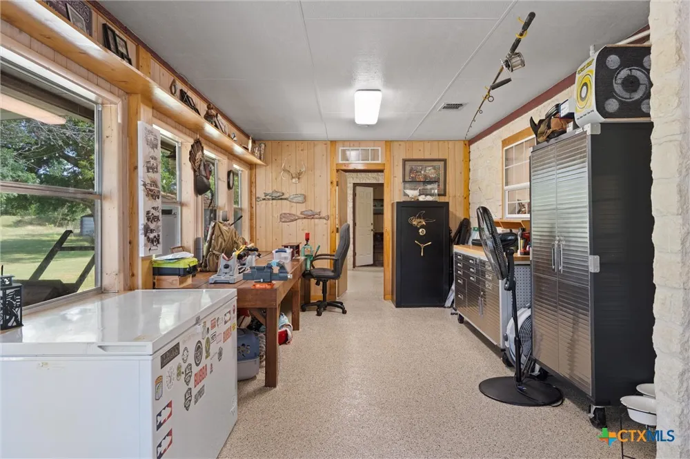 1172 County Road 418 Thorndale, TX 76577