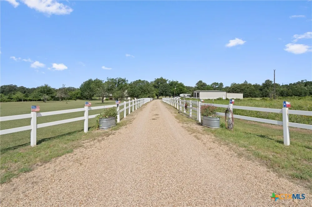 1172 County Road 418 Thorndale, TX 76577