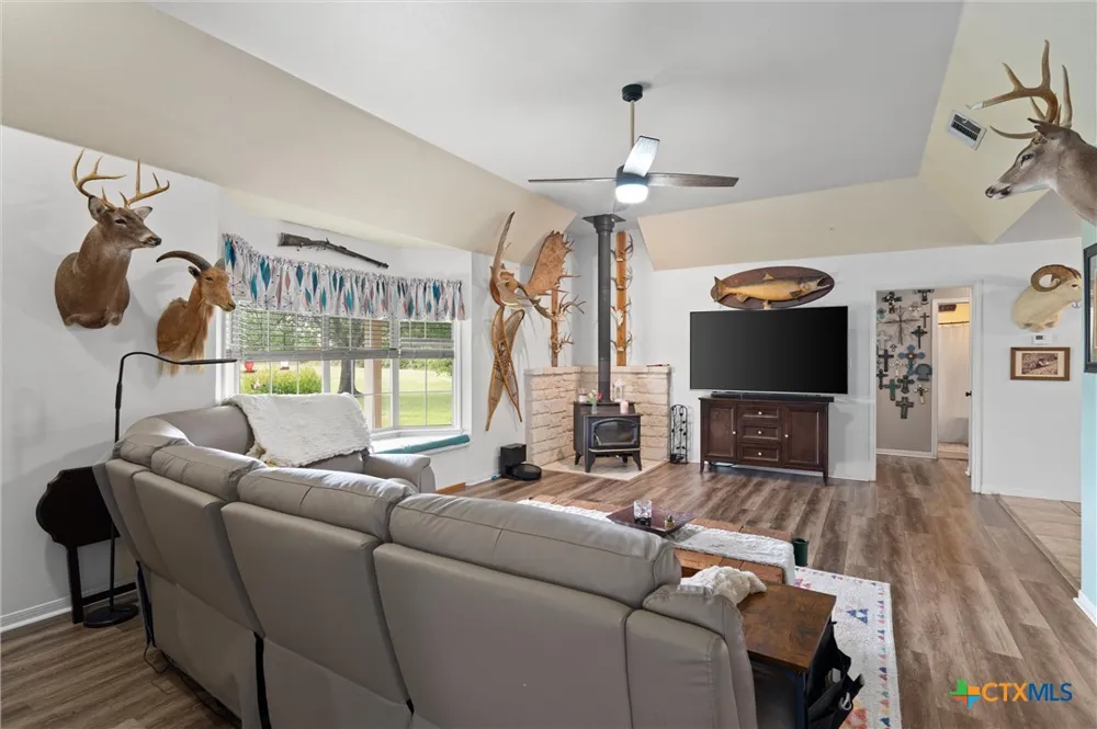 1172 County Road 418 Thorndale, TX 76577