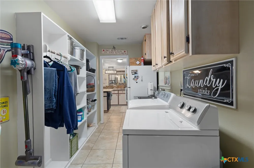 1172 County Road 418 Thorndale, TX 76577