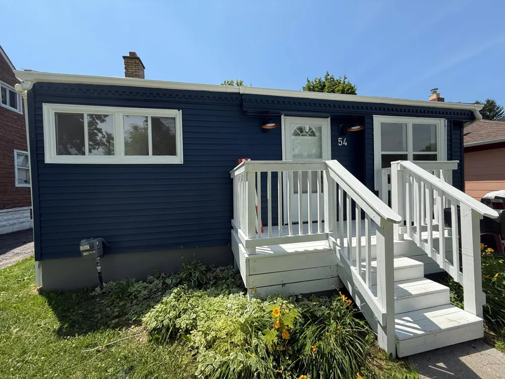 54 E Fairmount Avenue Pontiac, MI 48340