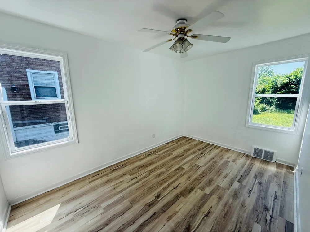 54 E Fairmount Avenue Pontiac, MI 48340